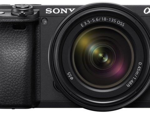 SONY Alpha 6400 +18-135mm OSS Negro