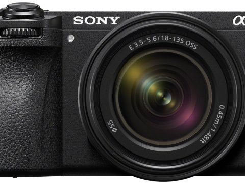 SONY Alpha 6700 + 18-135mm f/3.5-5.6 OSS Negro
