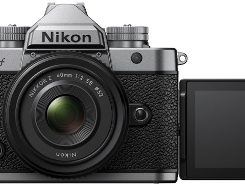NIKON Cámara sin espejo Z f + 40mm f/2 SE Silver