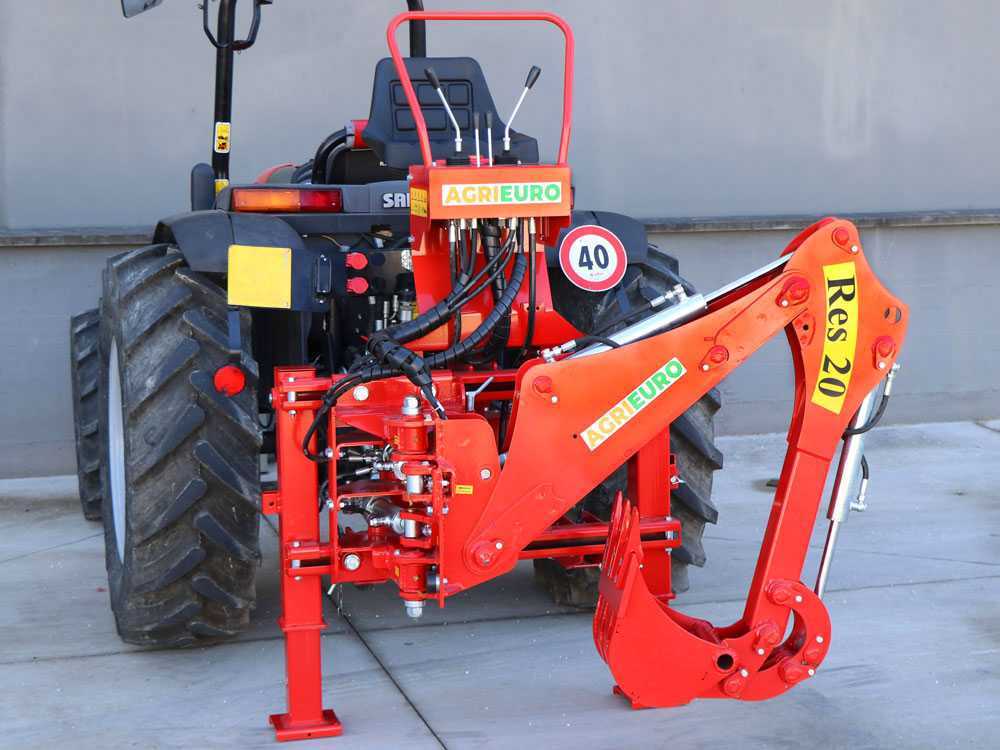 Agrieuro Top Line RES20 – Retroexcavadora para tractor con desplazamiento lateral - Imagen 3
