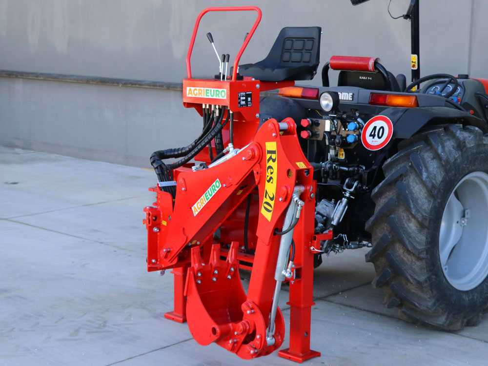 Agrieuro Top Line RES20 – Retroexcavadora para tractor con desplazamiento lateral - Imagen 5
