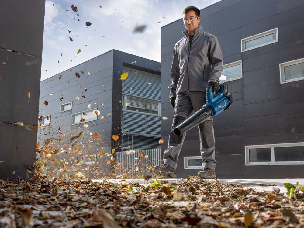 Bosch Professional GBL 18V-750 – Soplador de hojas a batería 18 V/8,0 Ah + Cargador rápido - Imagen 3