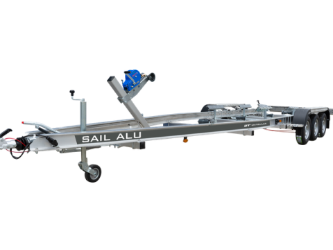 REMOLQUE DE ALUMINIO DE TRES EJES PARA EL TRANSPORTE DE BARCOS UNITRAILER SAIL 3500/3 ALU MMA 3500 KG