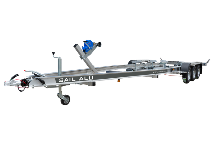 REMOLQUE DE ALUMINIO DE TRES EJES PARA EL TRANSPORTE DE BARCOS UNITRAILER SAIL 3500/3 ALU MMA 3500 KG