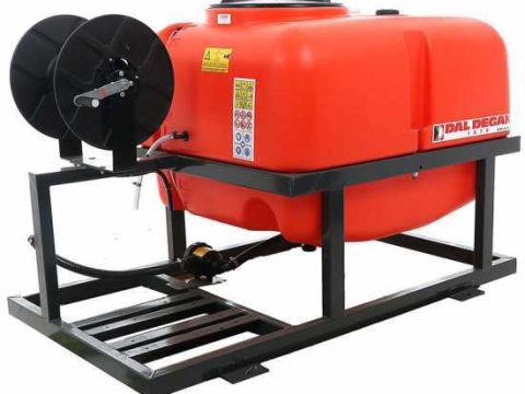 Grupo de pulverización Dal Degan Tornado 500 l sobre bastidor móvil con enrollador, sobre pick-up