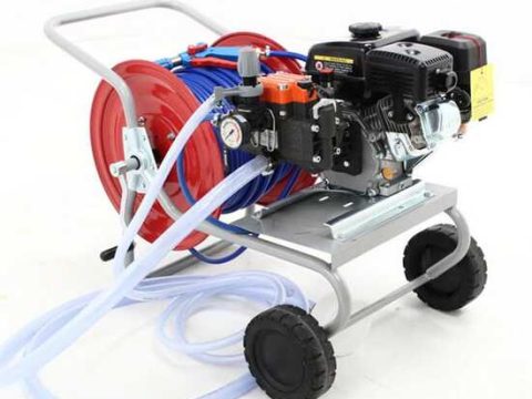 Grupo motobomba de pulverización Comet MP 30 con motor de gasolina Loncin G 200 F y carro