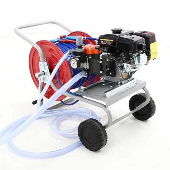 Grupo motobomba de pulverización Comet MP 30 con motor de gasolina Loncin G 200 F y carro