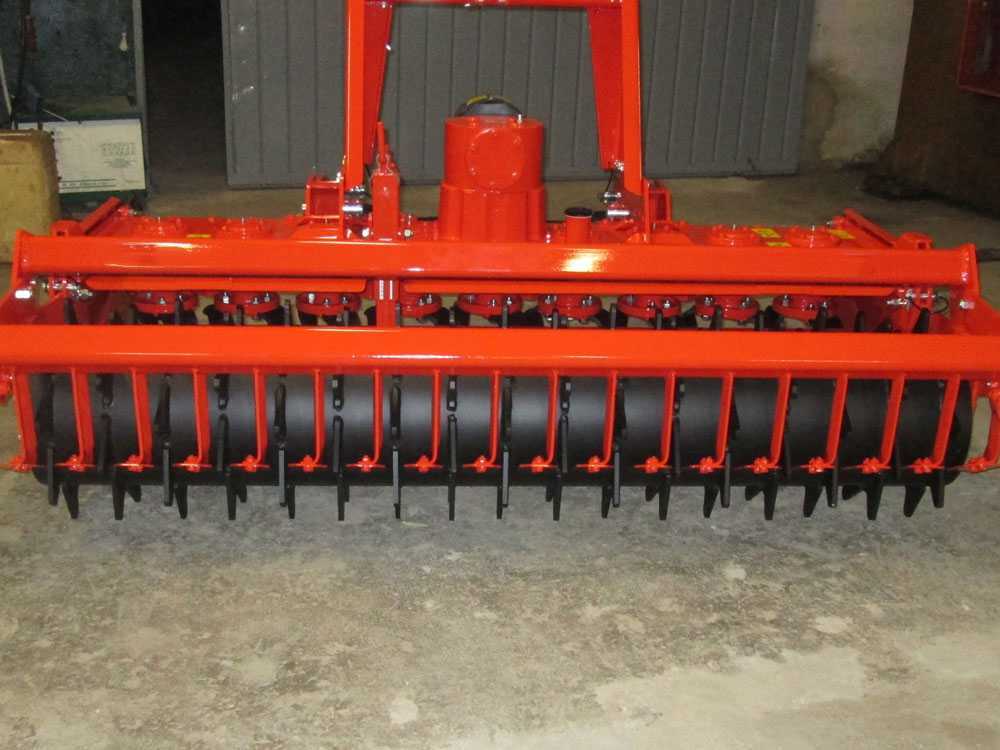 Grada rotativa RM250 – anchura de trabajo 250 cm – 22 cuchillas Serie pesada – Rodillo PACKER - Imagen 3