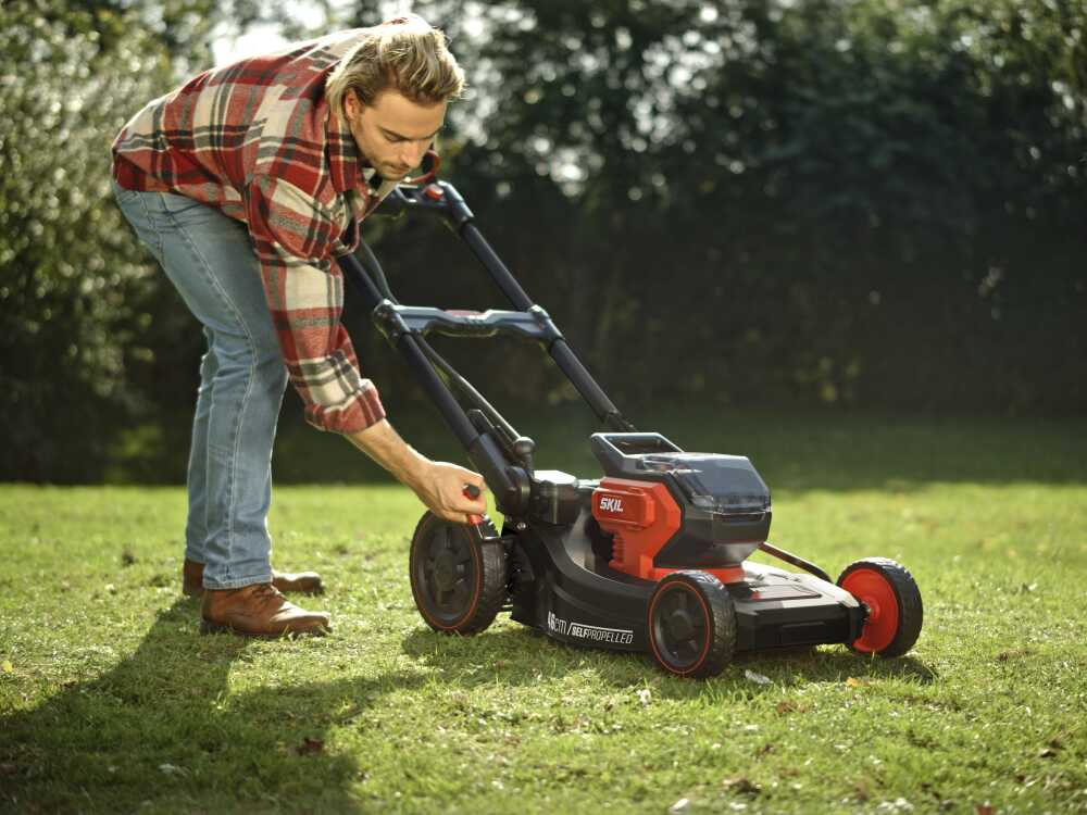 SKIL 0151 BA – Cortacésped a batería 2x20V/4Ah + batería 20V/4Ah de regalo – Anchura de corte 46 cm - Imagen 4
