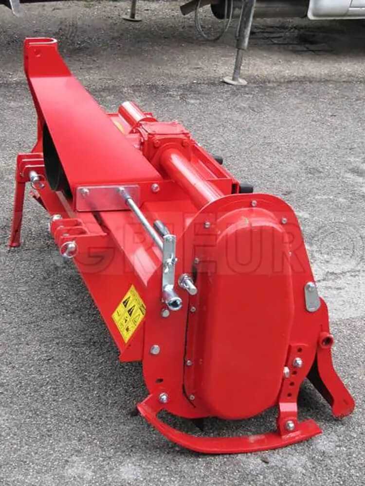 Top Line UR 168 – Fresa para tractor serie media – Desplazamiento mecánico - Imagen 4